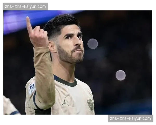 战术板复盘：兰斯主场逼平巴黎，看阿森西奥如何用无球跑动破解前场包围圈